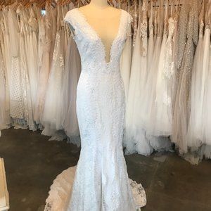 Brand new.Emma & Grace Private Label wedding dress